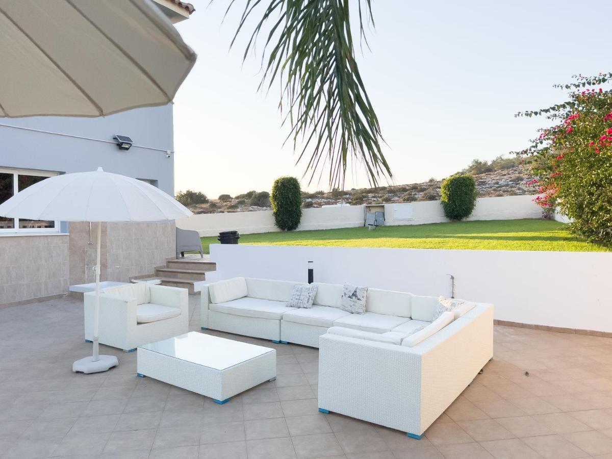 Grand Villa Lynn Seaview Айя-Напа Экстерьер фото